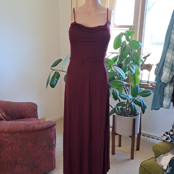HALARA Dresses & Skirts - HALARA Burgundy Spaghetti Strap Maxi Dress M Lots Of Stretch Padded Top